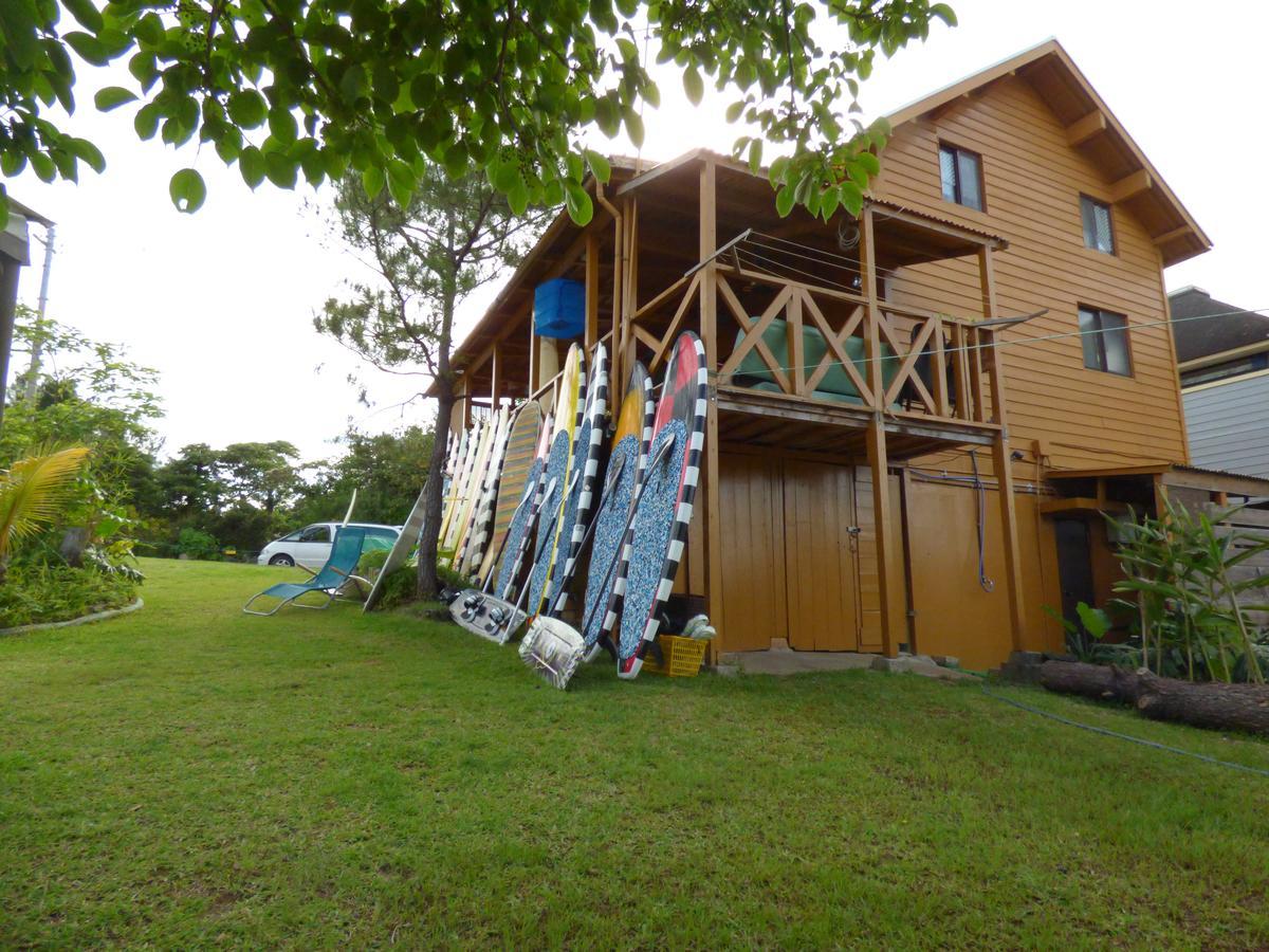 Hotel Tropical Surf House Okinawa Onna Exterior foto