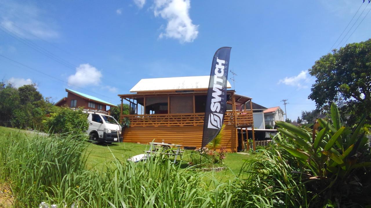 Hotel Tropical Surf House Okinawa Onna Exterior foto